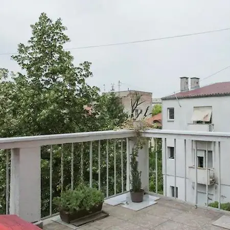 Tiny Little Flat Apartment *